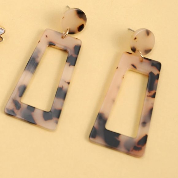Beige Acetate Tortoise Drop Earrings - Picture 4 of 4